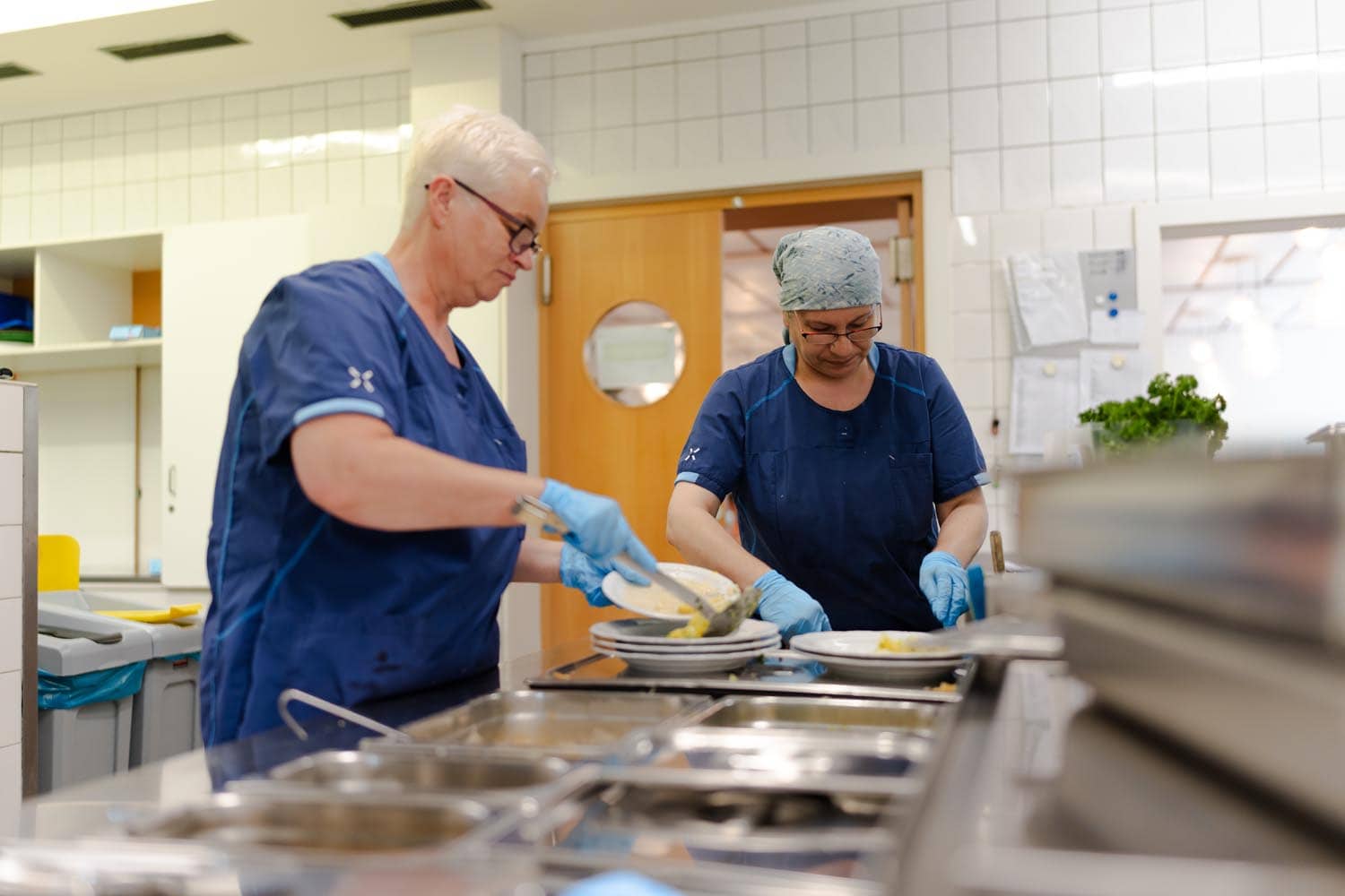 Das Herbert-Ruppe-Haus der Mathilde-Zimmer-Stiftung in Hamburg Essen wird angerichtet