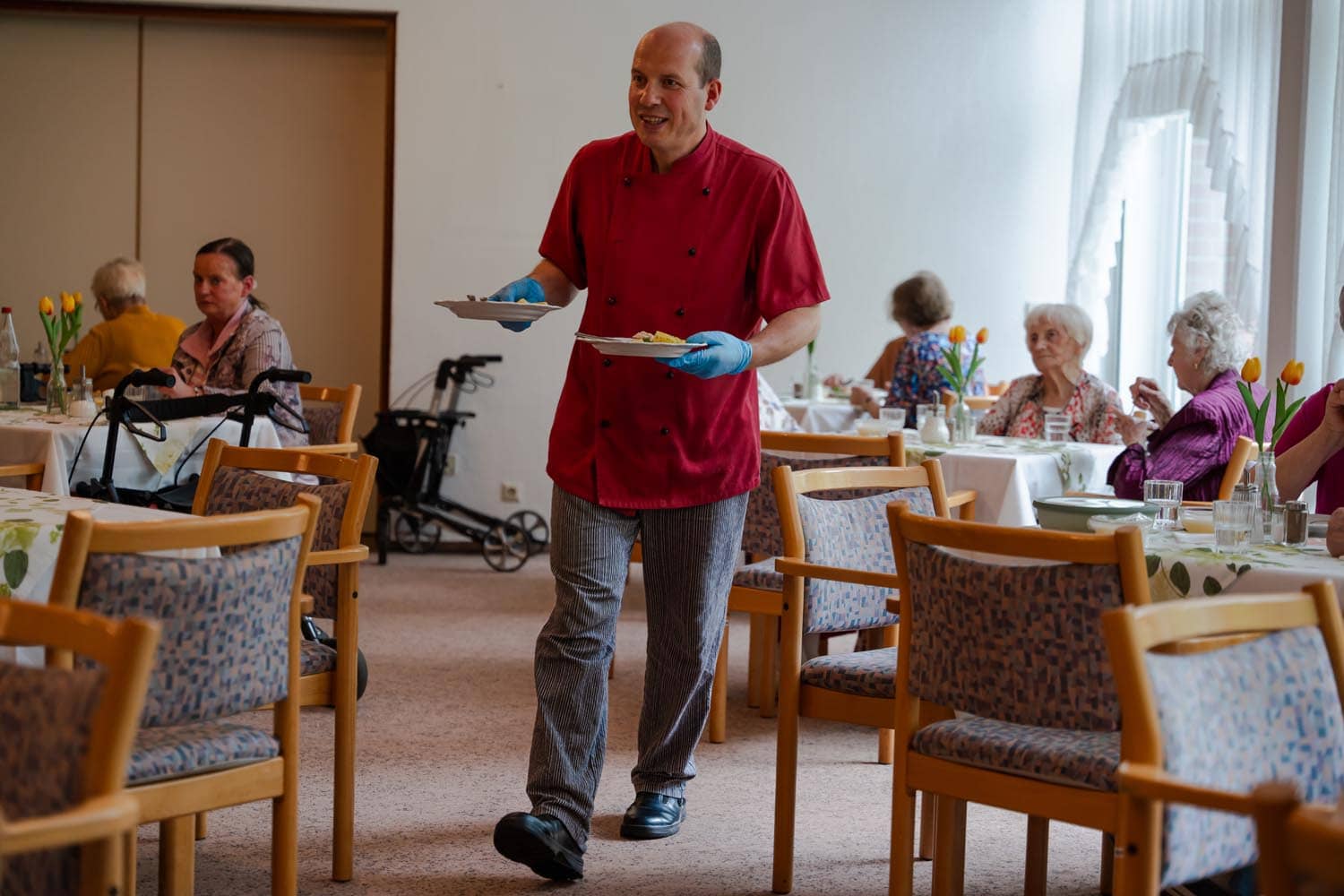 Das Herbert-Ruppe-Haus der Mathilde-Zimmer-Stiftung in Hamburg Essen wird ausgeteilt