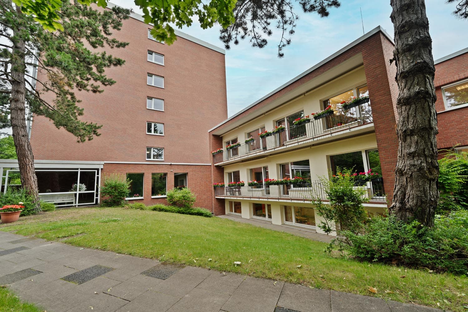 Das Herbert-Ruppe-Haus der Mathilde-Zimmer-Stiftung in Hamburg Seniorenhaus und Servicewohnen Balkone
